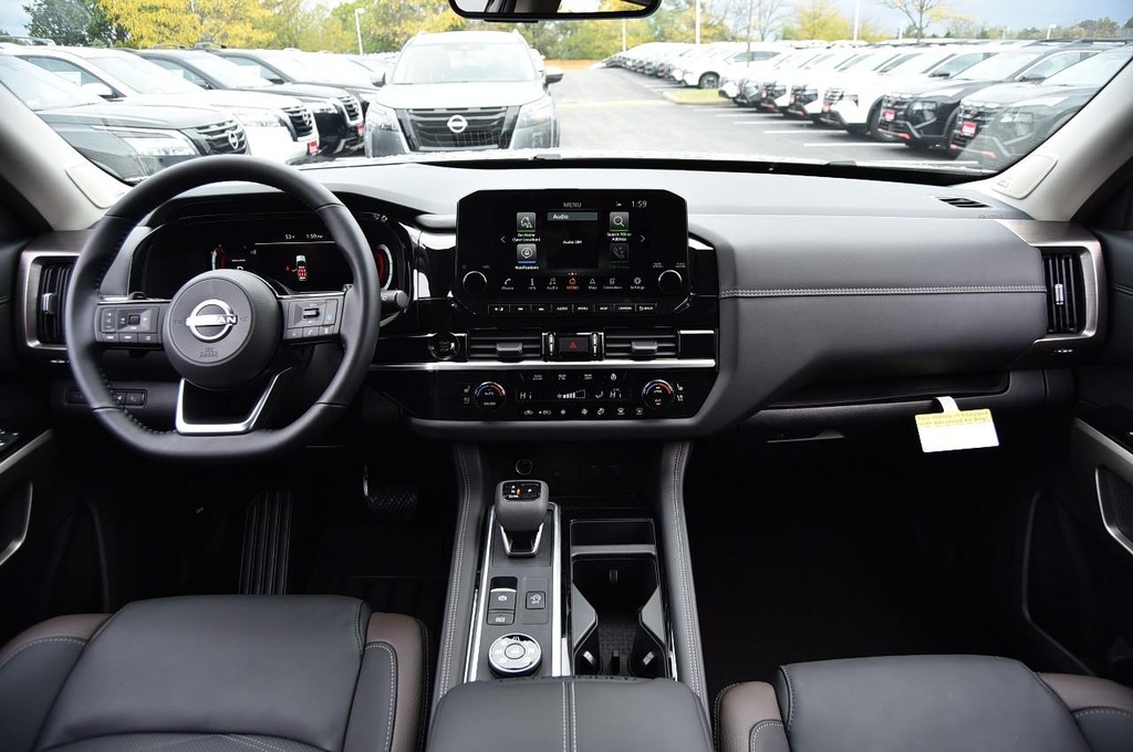 Nissan Pathfinder Vehicle Image 08