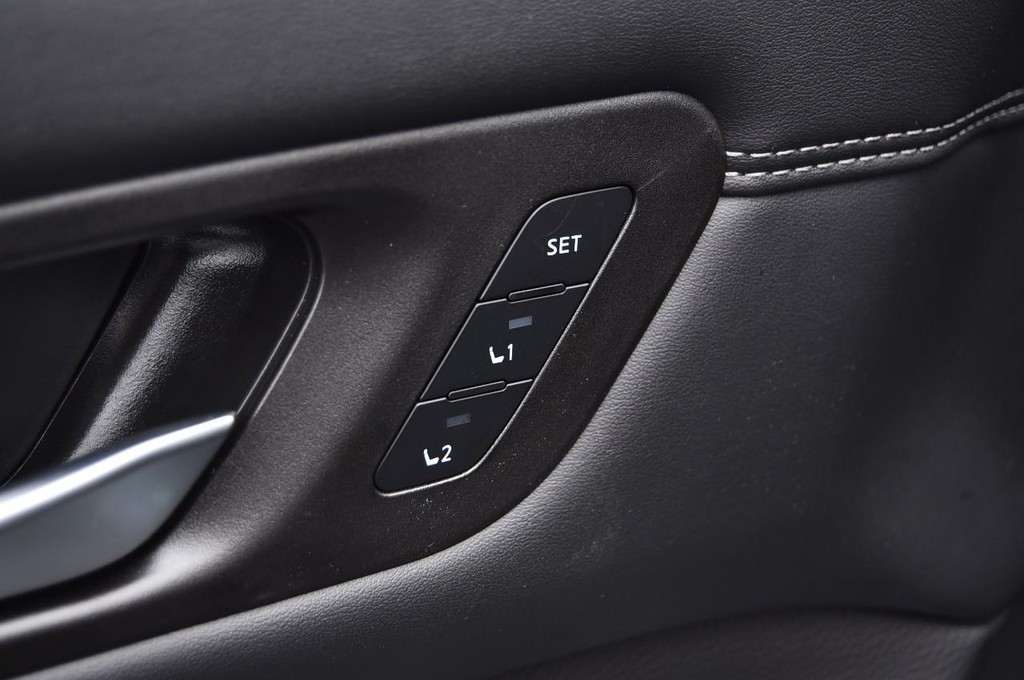 Nissan Pathfinder Vehicle Image 10