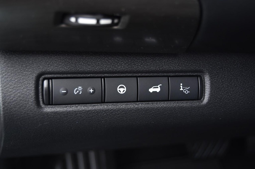 Nissan Pathfinder Vehicle Image 12