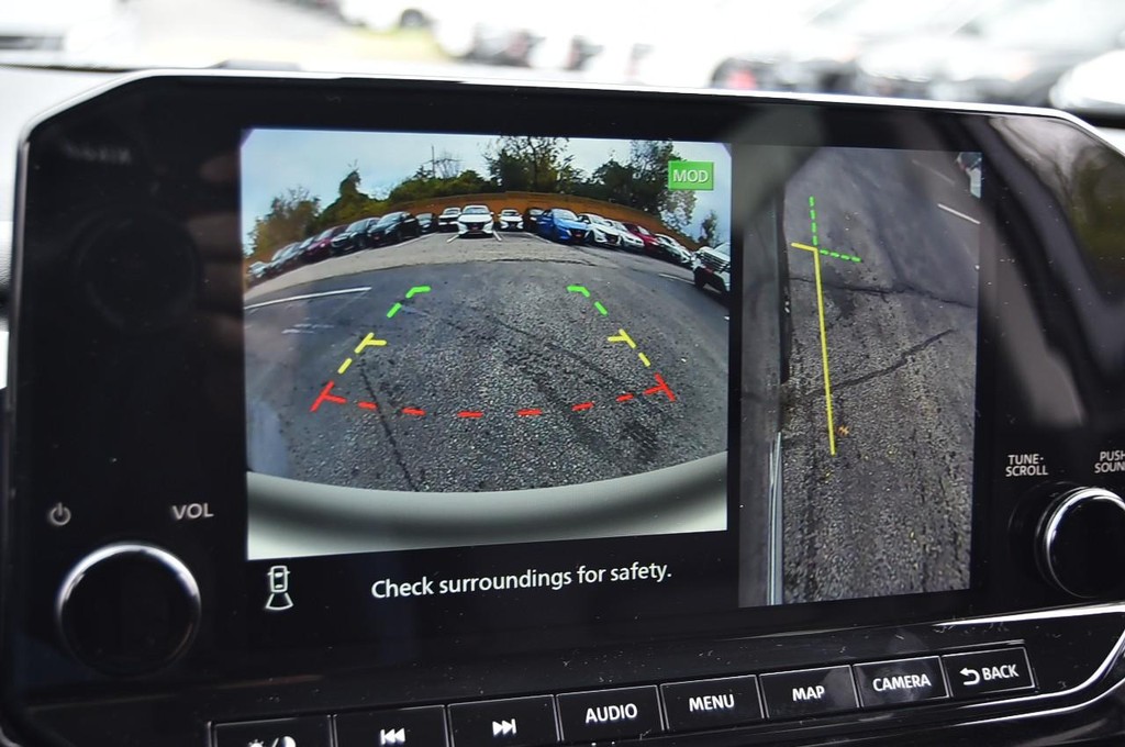 Nissan Pathfinder Vehicle Image 15