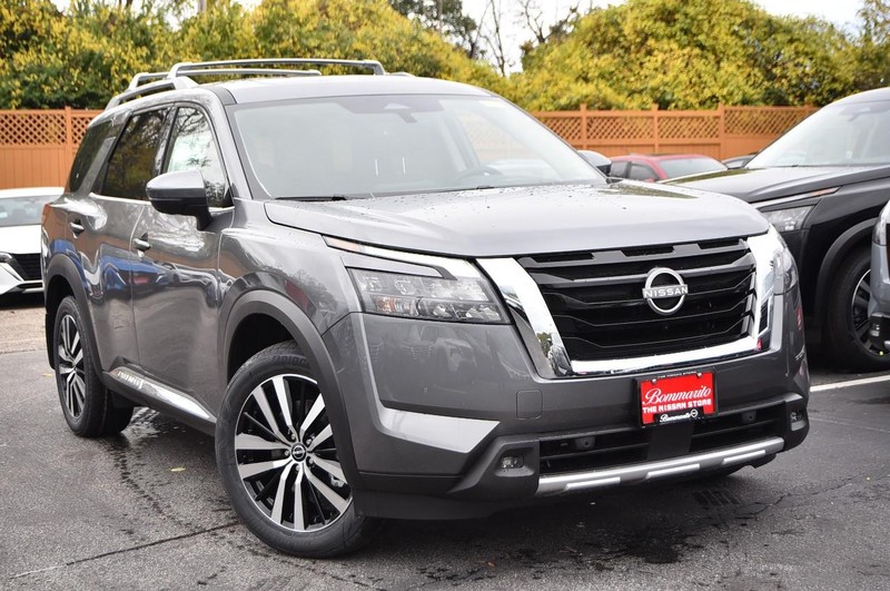 Nissan Pathfinder Vehicle Image 02