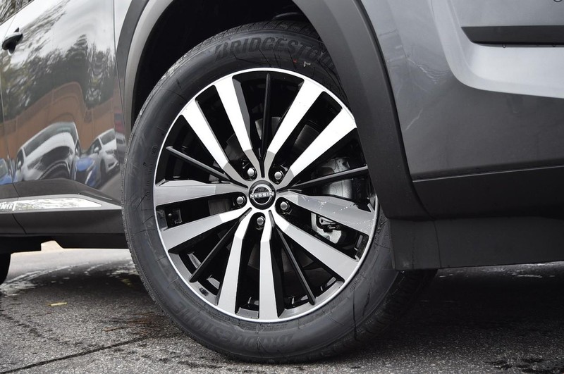 Nissan Pathfinder Vehicle Image 03