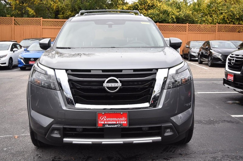 Nissan Pathfinder Vehicle Image 04