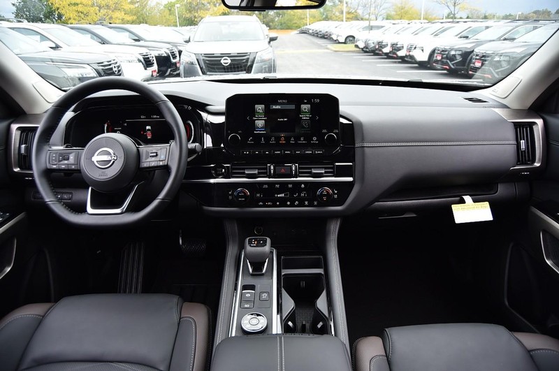 Nissan Pathfinder Vehicle Image 08