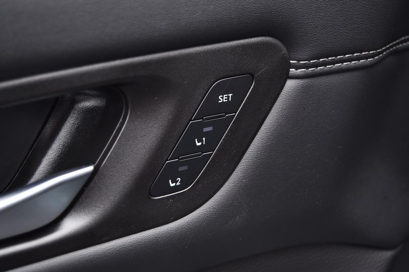 Nissan Pathfinder Vehicle Image 10