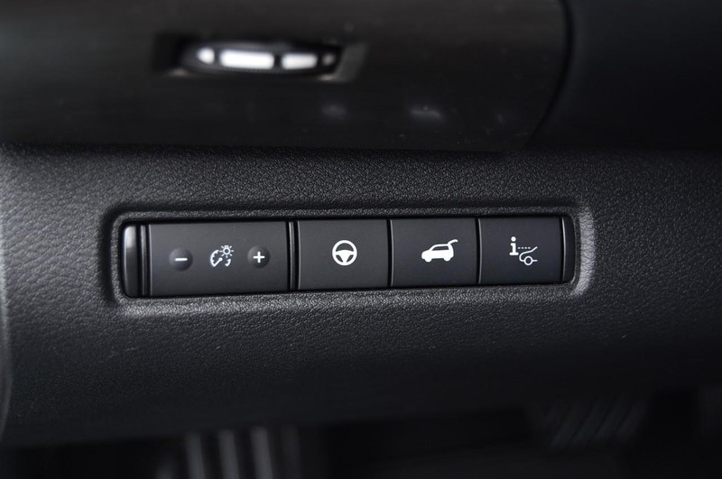 Nissan Pathfinder Vehicle Image 12