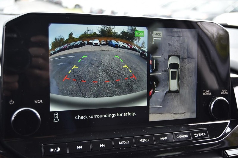 Nissan Pathfinder Vehicle Image 14