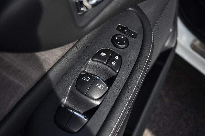 Nissan Murano Vehicle Image 09