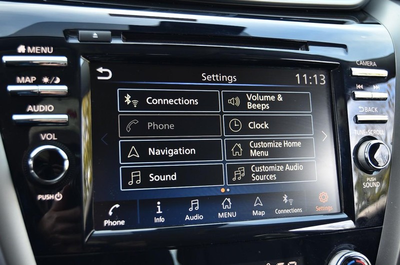 Nissan Murano Vehicle Image 16