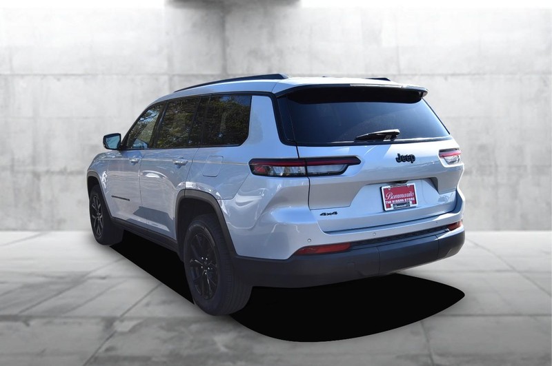 Jeep Grand Cherokee L Vehicle Full-screen Gallery Image 07