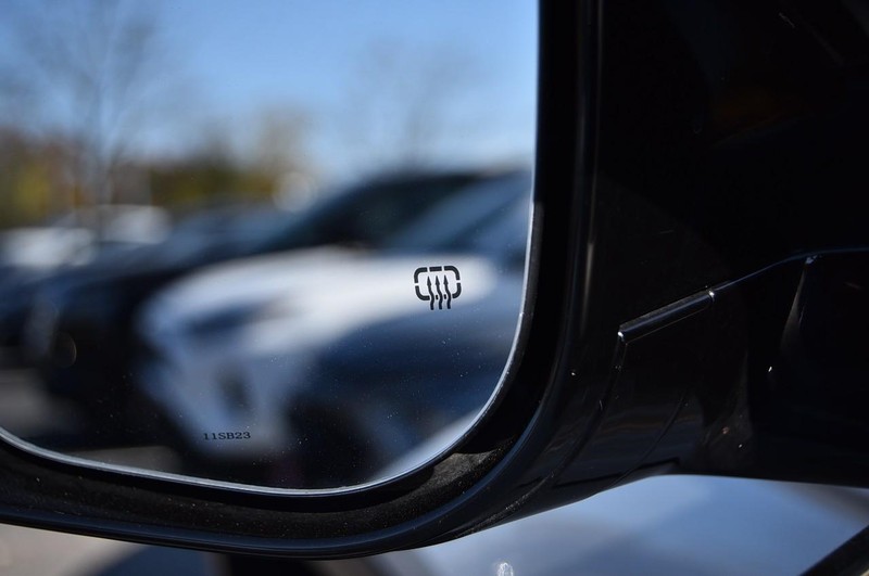 Jeep Grand Cherokee L Vehicle Full-screen Gallery Image 10