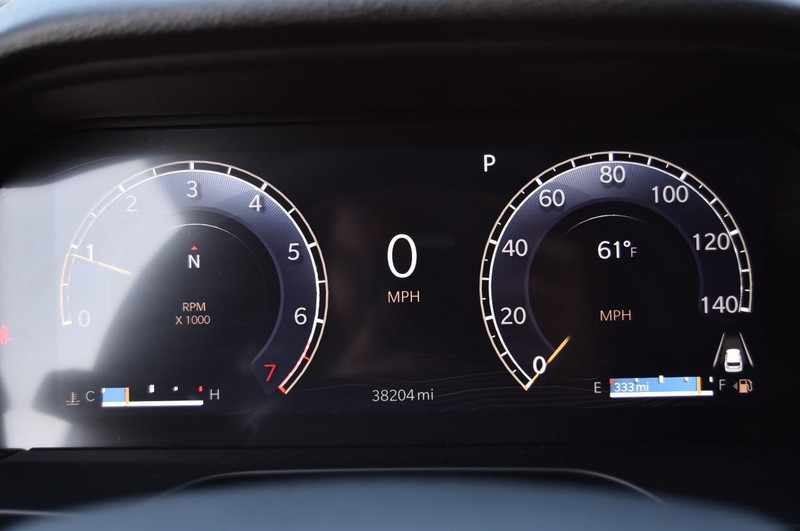 Jeep Grand Cherokee L Vehicle Full-screen Gallery Image 13