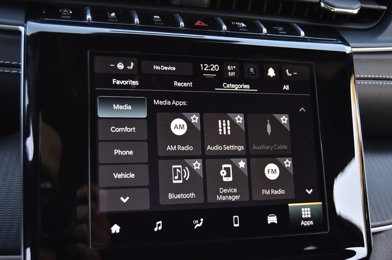 Jeep Grand Cherokee L Vehicle Full-screen Gallery Image 16