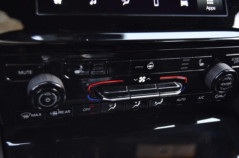 Jeep Grand Cherokee L Vehicle Full-screen Gallery Image 17