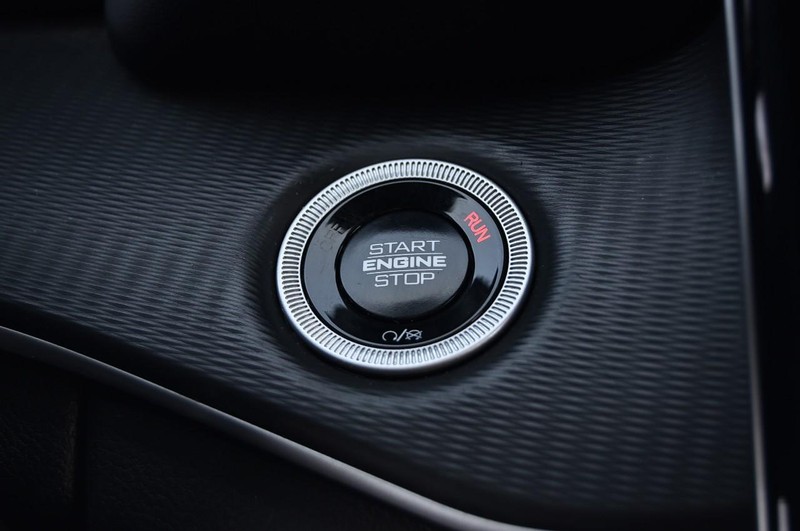 Jeep Grand Cherokee L Vehicle Full-screen Gallery Image 19