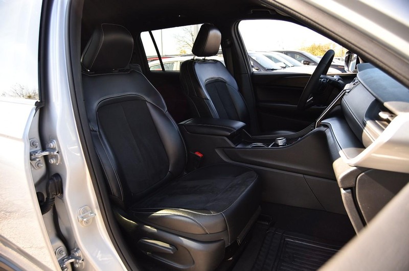 Jeep Grand Cherokee L Vehicle Full-screen Gallery Image 22