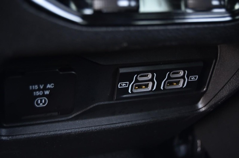 Jeep Grand Cherokee L Vehicle Full-screen Gallery Image 25