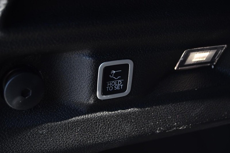 Jeep Grand Cherokee L Vehicle Full-screen Gallery Image 28