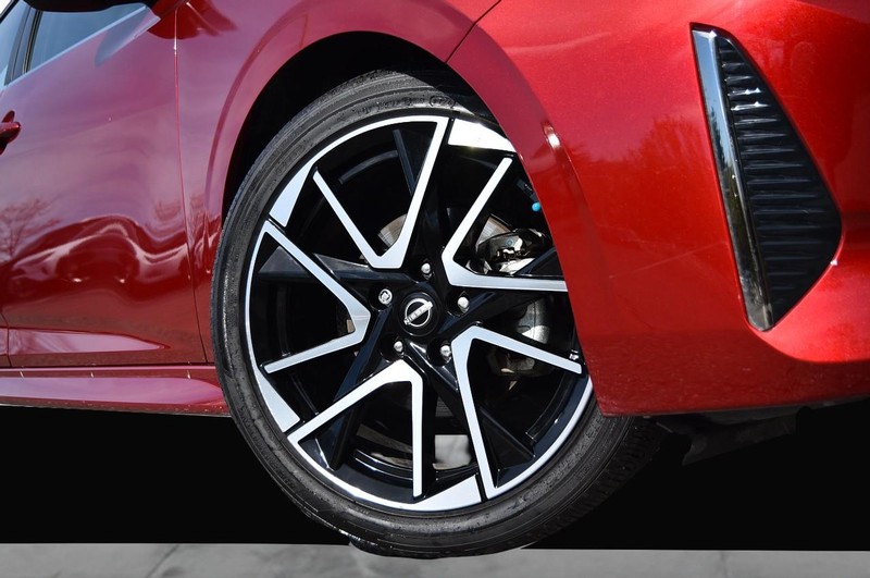 Nissan Sentra Vehicle Image 03