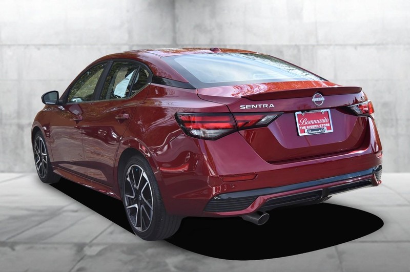 Nissan Sentra Vehicle Image 07