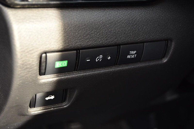 Nissan Sentra Vehicle Image 11