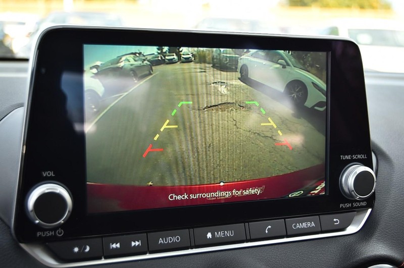 Nissan Sentra Vehicle Image 13