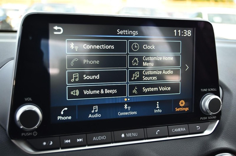 Nissan Sentra Vehicle Image 14