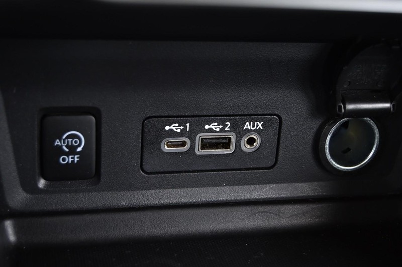 Nissan Sentra Vehicle Image 16