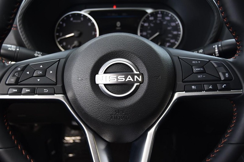 Nissan Sentra Vehicle Image 18