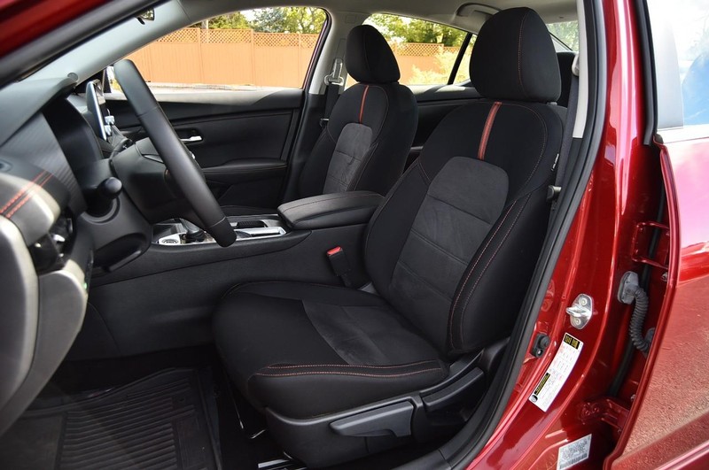 Nissan Sentra Vehicle Image 19