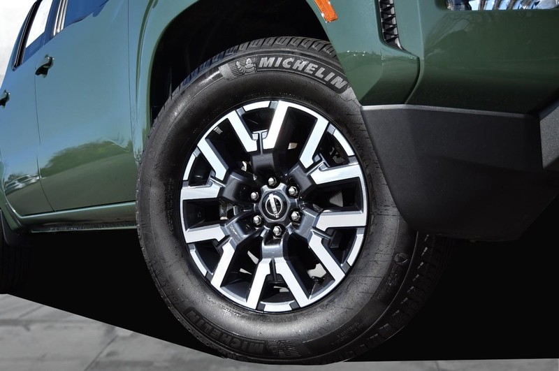 Nissan Frontier Vehicle Image 03