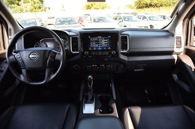 Nissan Frontier Vehicle Image 09