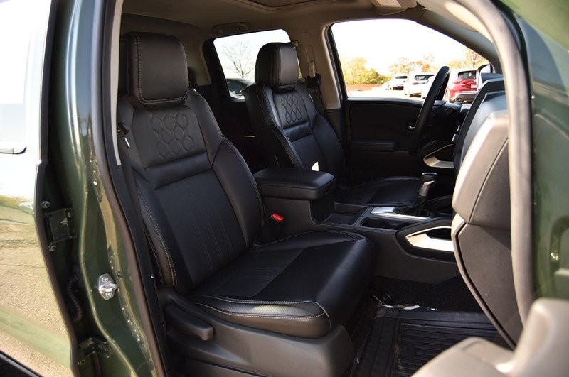 Nissan Frontier Vehicle Image 24