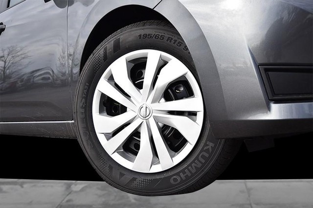 Nissan Versa Vehicle Image 03