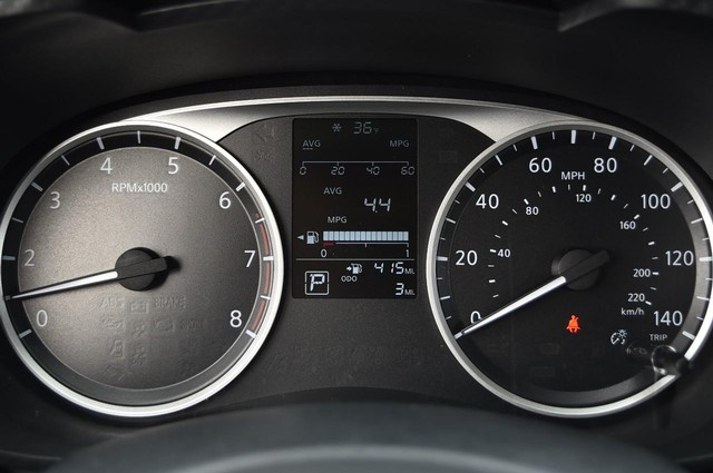 Nissan Versa Vehicle Image 11