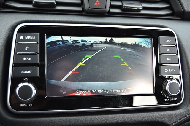 Nissan Versa Vehicle Image 12