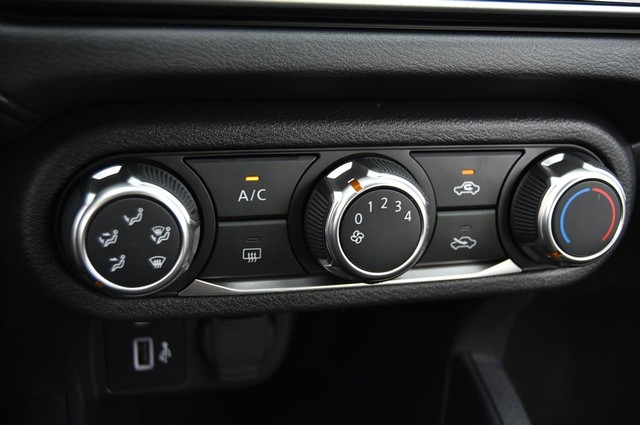 Nissan Versa Vehicle Image 14