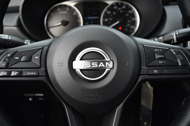 Nissan Versa Vehicle Image 16