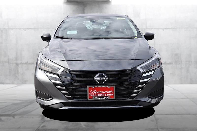 Nissan Versa Vehicle Full-screen Gallery Image 4