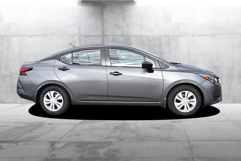 Nissan Versa Vehicle Full-screen Gallery Image 5