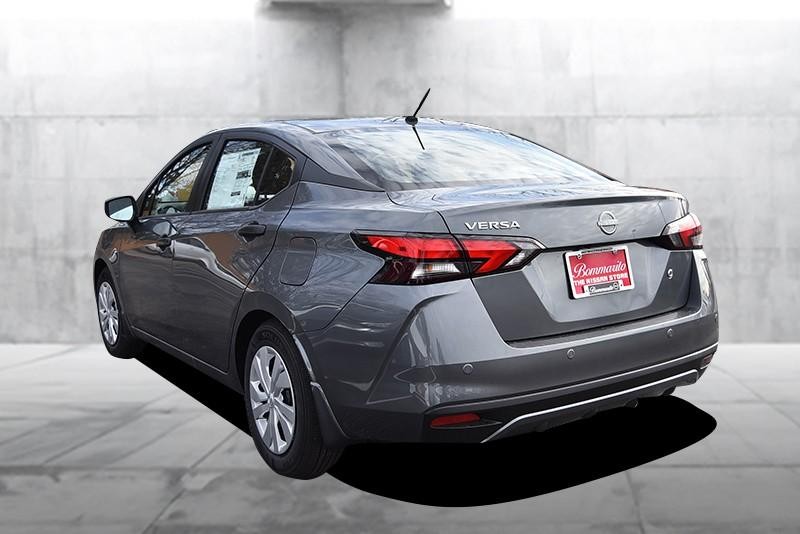 Nissan Versa Vehicle Full-screen Gallery Image 7