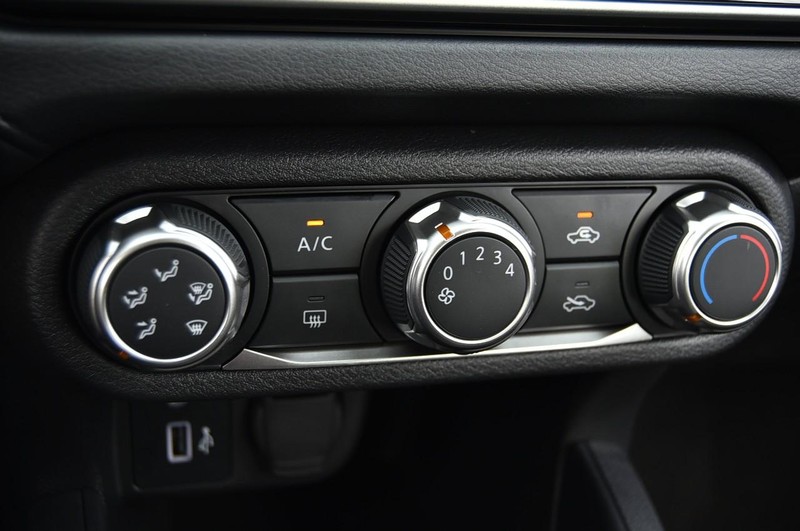 Nissan Versa Vehicle Full-screen Gallery Image 14