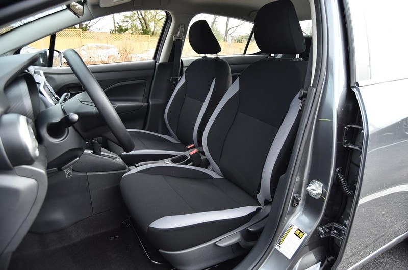 Nissan Versa Vehicle Full-screen Gallery Image 17