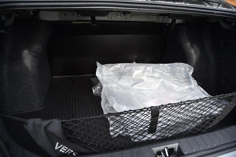 Nissan Versa Vehicle Full-screen Gallery Image 21