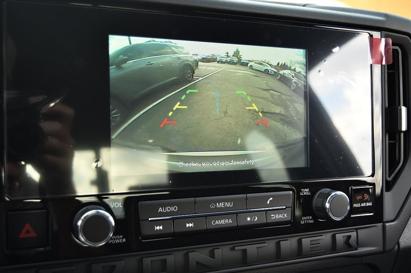 Nissan Frontier Vehicle Full-screen Gallery Image 17