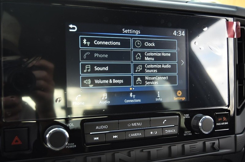 Nissan Frontier Vehicle Full-screen Gallery Image 18