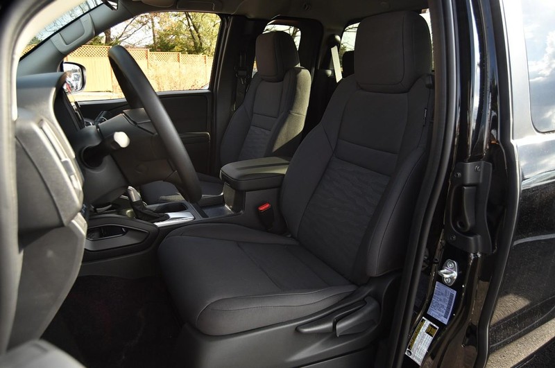 Nissan Frontier Vehicle Full-screen Gallery Image 23