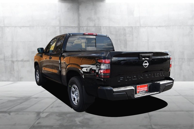 Nissan Frontier Vehicle Image 08