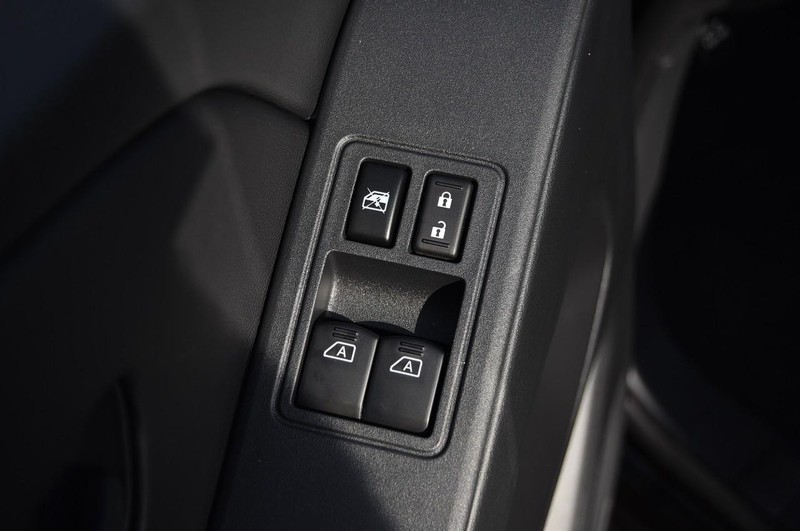 Nissan Frontier Vehicle Image 12