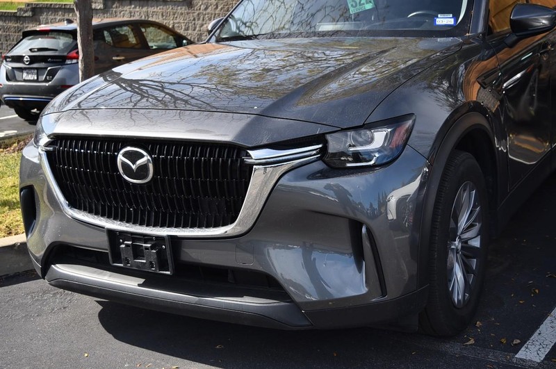 Mazda CX-90 Vehicle Full-screen Gallery Image 02